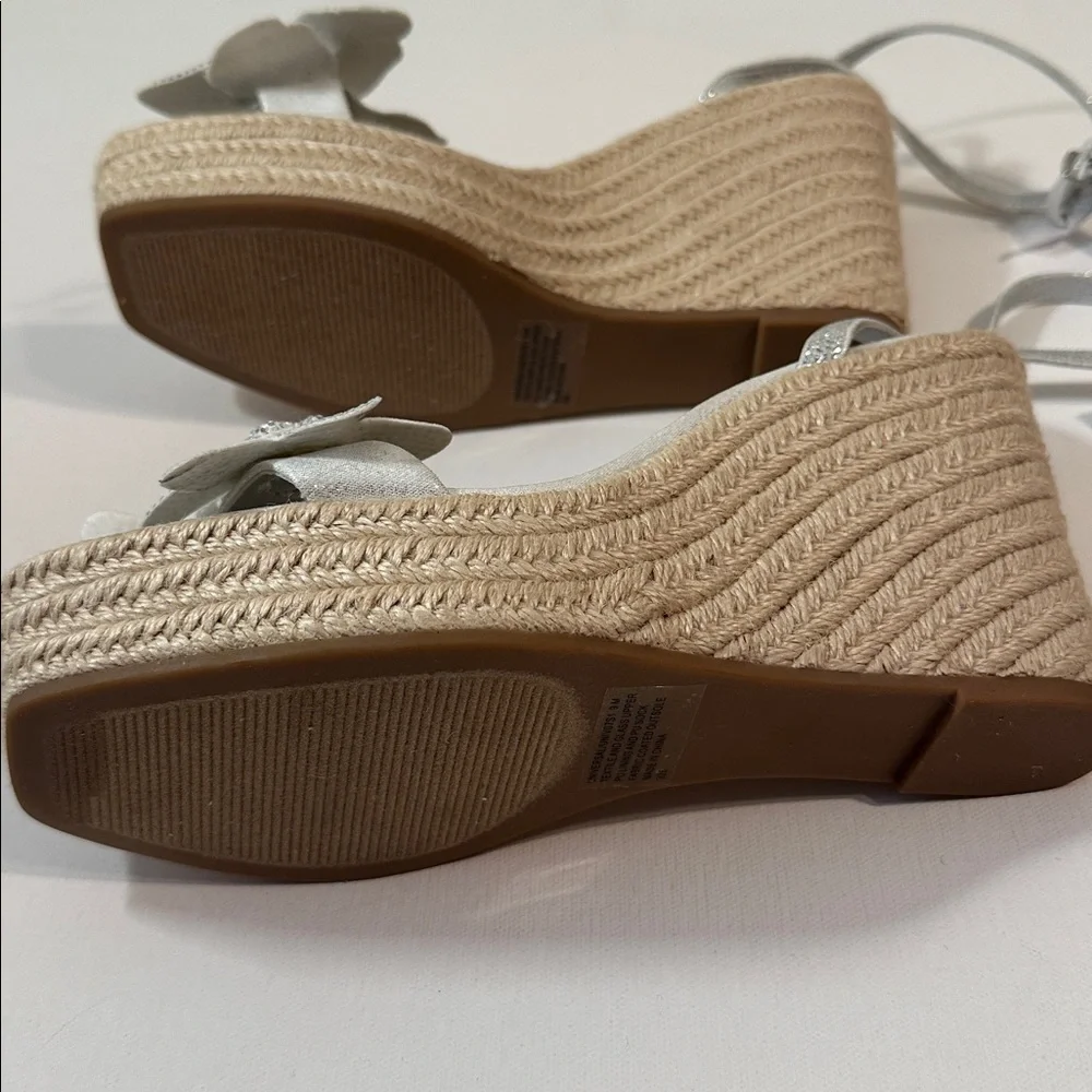 NEW STEVE MADDEN Womens Applique Faux Leather Wedge Sandal